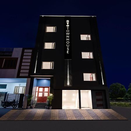 Hotel Townhouse The Awadh Airport Near Chaudhary Charan Singh International Airport Bijnaur Esterno foto