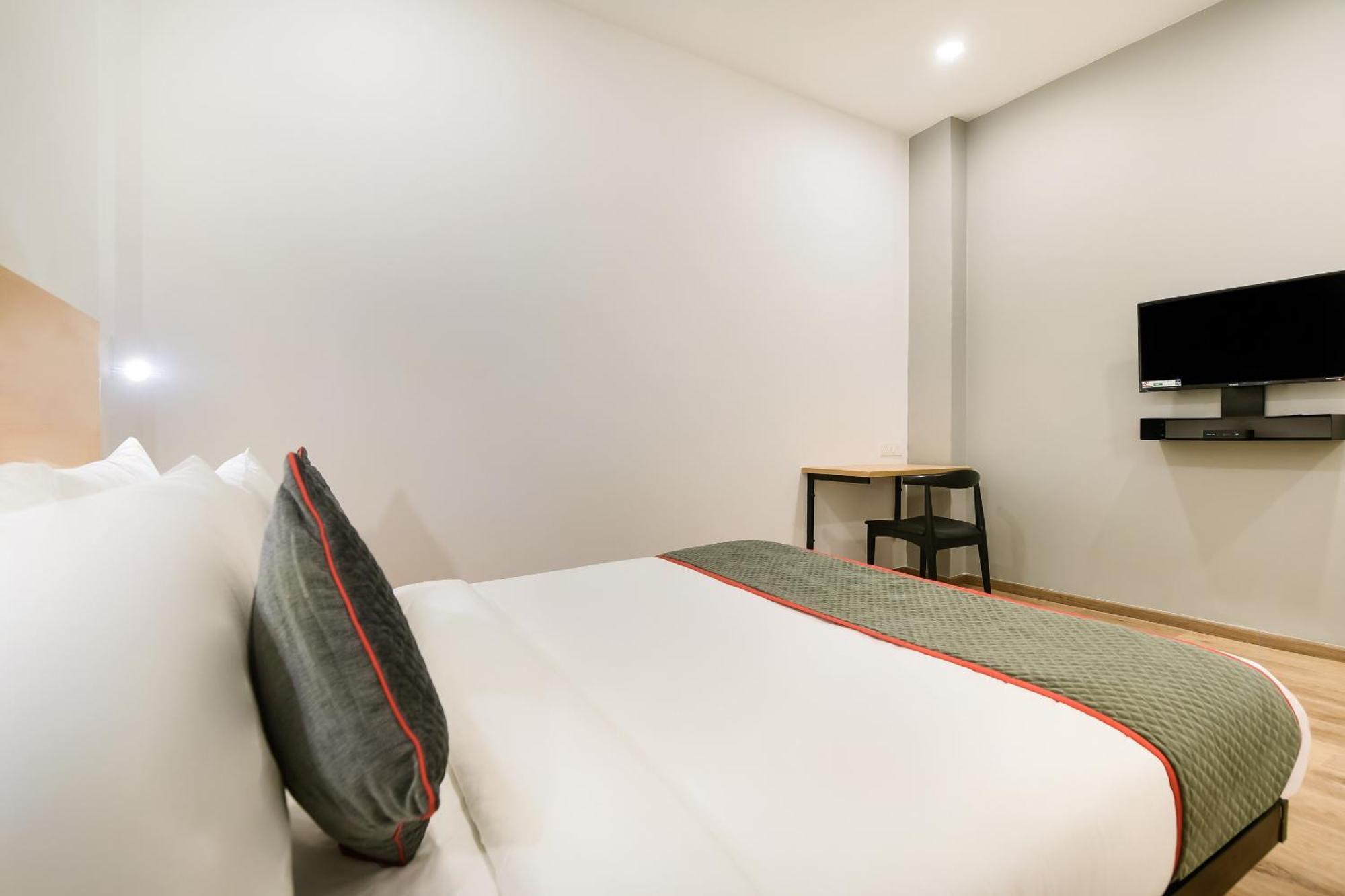 Hotel Townhouse The Awadh Airport Near Chaudhary Charan Singh International Airport Bijnaur Esterno foto