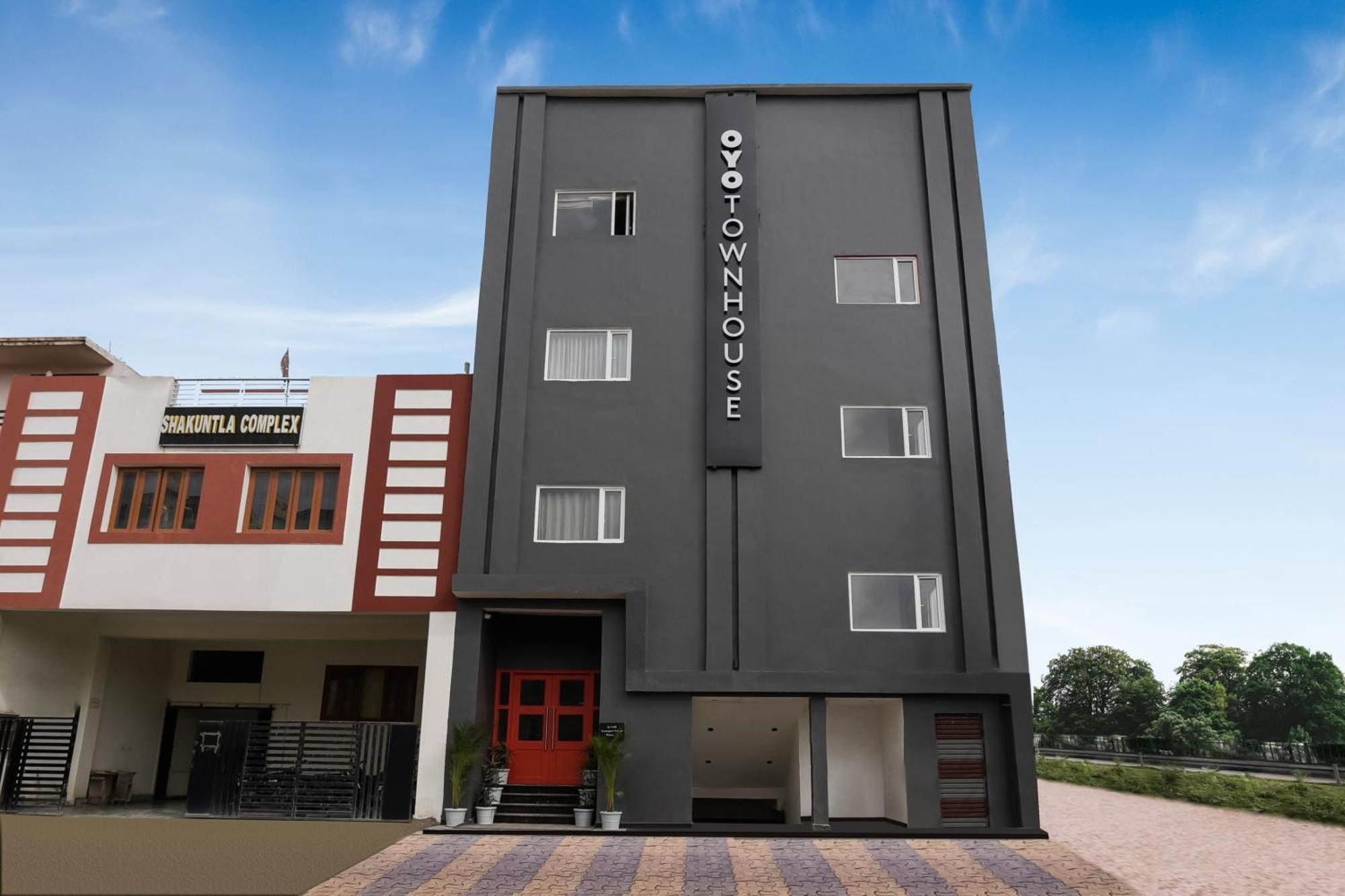 Hotel Townhouse The Awadh Airport Near Chaudhary Charan Singh International Airport Bijnaur Esterno foto