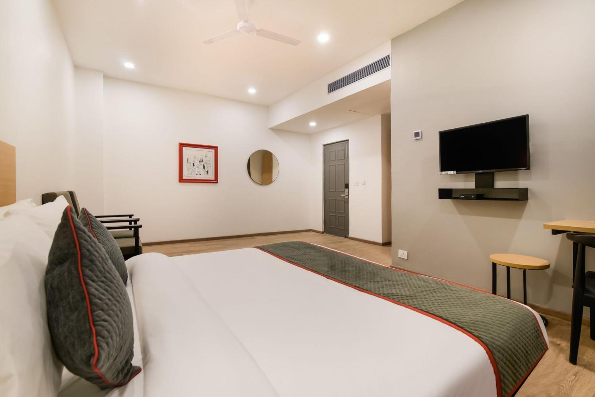 Hotel Townhouse The Awadh Airport Near Chaudhary Charan Singh International Airport Bijnaur Esterno foto