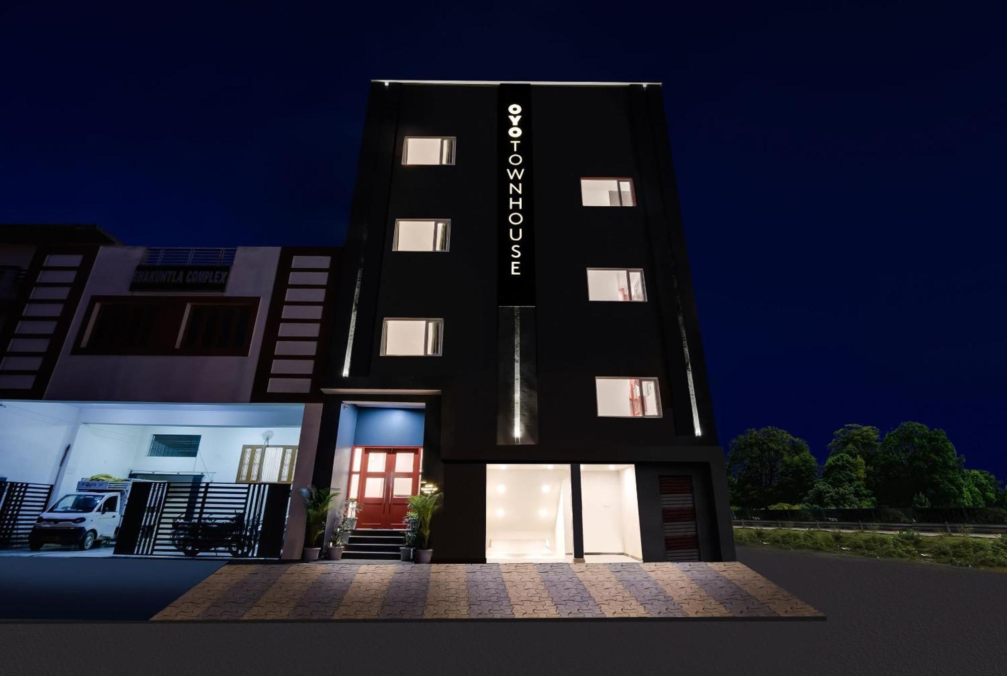 Hotel Townhouse The Awadh Airport Near Chaudhary Charan Singh International Airport Bijnaur Esterno foto